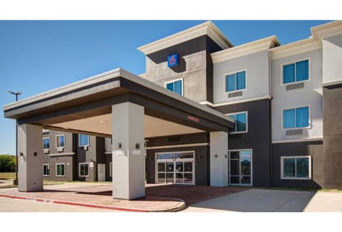 Facade/entrance, Area and facilities