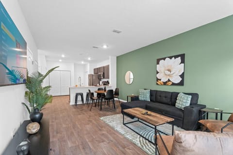 TV and multimedia, Living room, Seating area, Family