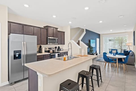 Kitchen or kitchenette, Dining area, kitchen