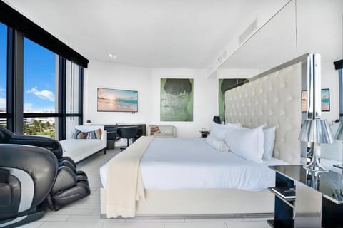 Stunning Oceanfront 2BR W Hotel Apartment in South Beach Miami