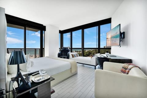 Stunning Oceanfront 2BR W Hotel Apartment in South Beach Miami