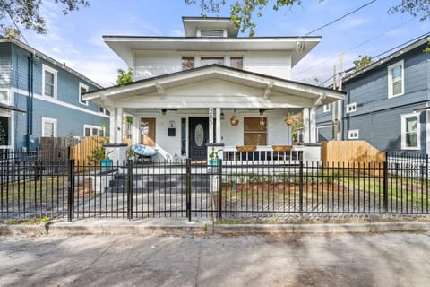 Property building, Facade/entrance, Neighbourhood, Quiet street view