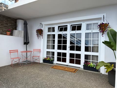 Property building, Balcony/Terrace