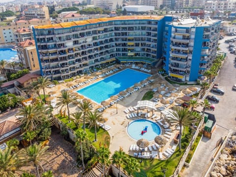 Property building, Swimming pool, Location