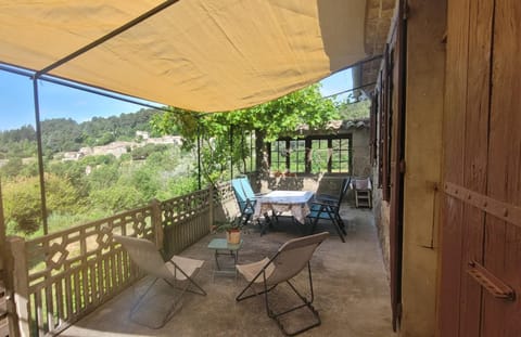 Nature et coquelicots - Gîte pour 4 personnes House in Provence-Alpes-Côte d'Azur