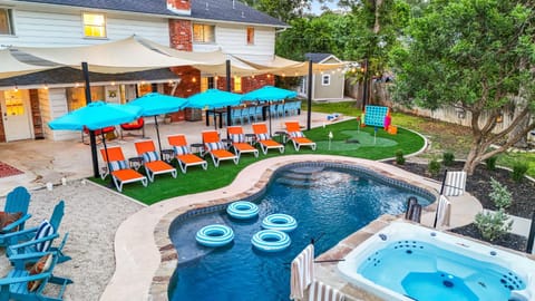 Resort Style Backyard Pool Putt Putt Hot Tub House in San Antonio