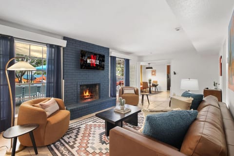 Resort Style Backyard Pool Putt Putt Hot Tub House in San Antonio