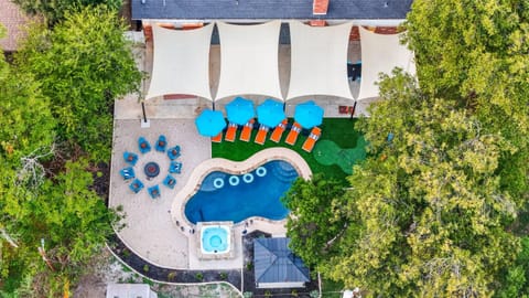 Resort Style Backyard Pool Putt Putt Hot Tub House in San Antonio