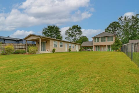 Tranquil Views Riverfront Retreat in Hot Springs! House in Lake Ouachita