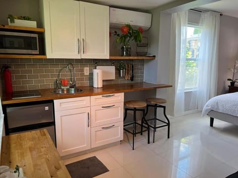 Modern Miami Gem, Fresh Studio by Coral Gables #4 Apartment in Coral Gables