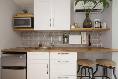 Modern Miami Gem, Fresh Studio by Coral Gables #4 Apartment in Coral Gables