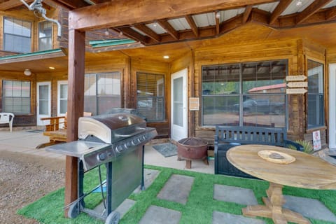 Ski Slope and Mtn Views Waterfront Red River Studio Apartment in Red River