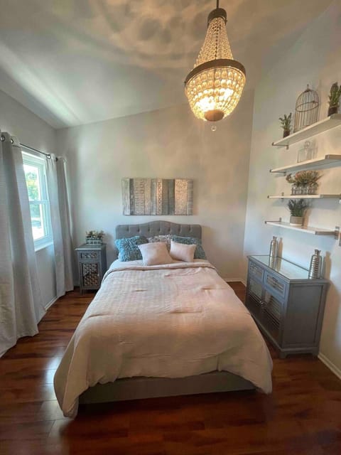 Salty Chic Townhouse Apartment in Tampa