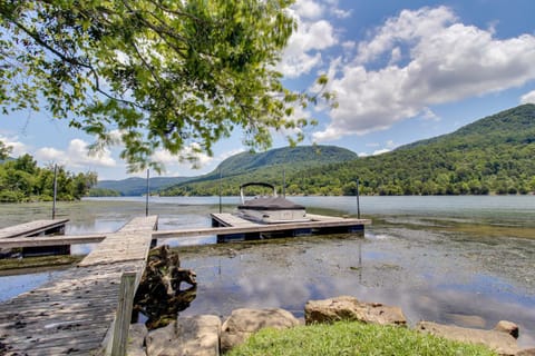 Dock and Hot Tub Tennessee River Cabin Getaway Cabin in Tennessee