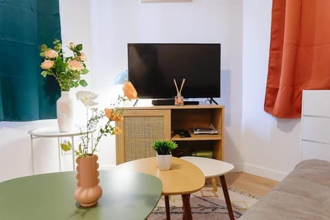 Communal lounge/ TV room, TV and multimedia, Living room, Seating area