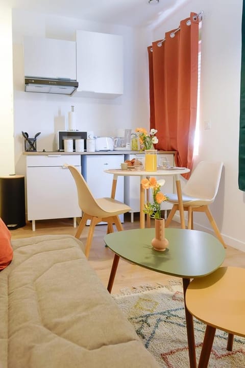 Kitchen or kitchenette, Living room, Dining area, stove