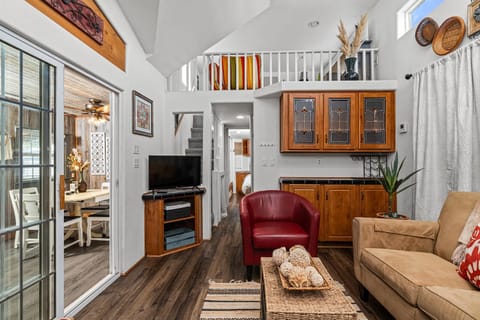 Saw Mill Cottage - Hot Tub & 10 Mins to Main St House in Rio Grande