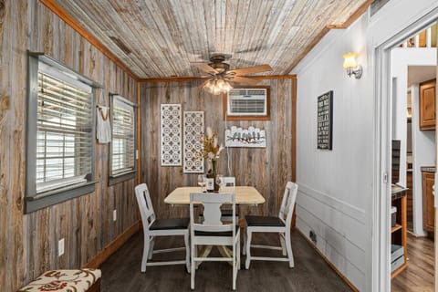 Saw Mill Cottage - Hot Tub & 10 Mins to Main St House in Rio Grande