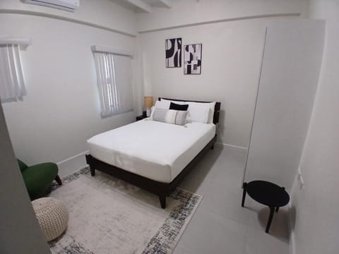 Bed, Photo of the whole room, Bedroom, air conditioner