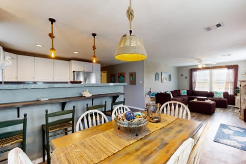 Haven Steps to Beach Firepit Pet Paradise House in Bolivar Peninsula