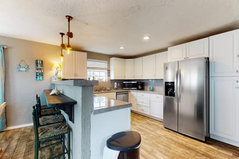 Haven Steps to Beach Firepit Pet Paradise House in Bolivar Peninsula