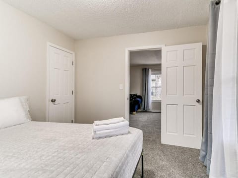 Cozy House Near Iowa State Fairgrounds! House in Des Moines