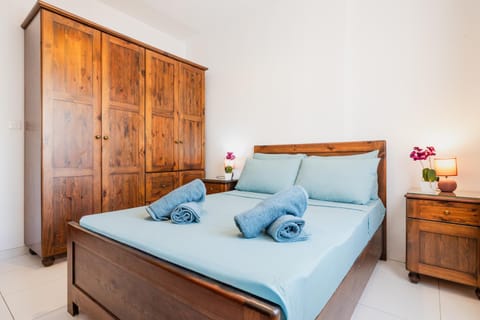 Bed, Photo of the whole room, Bedroom, wardrobe
