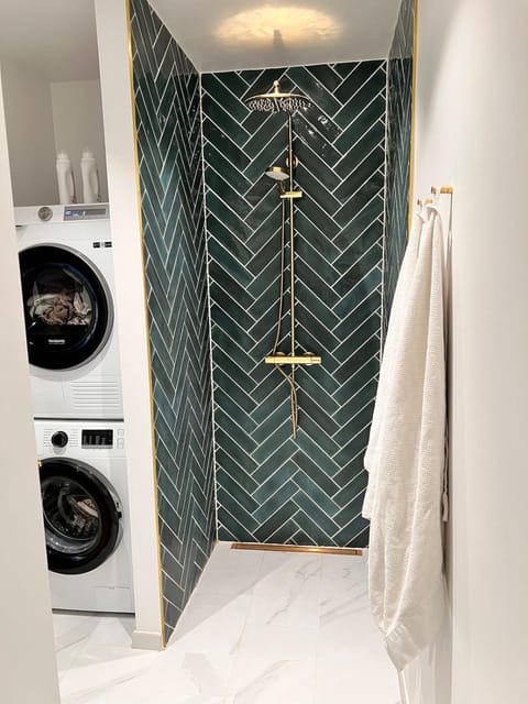Shower, Bathroom, washing machine, dryer