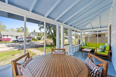 Mystic Moon- family friendly fenced yard pets welcome House in Port Saint Joe