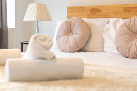 Bed, Photo of the whole room, Bedroom, towels