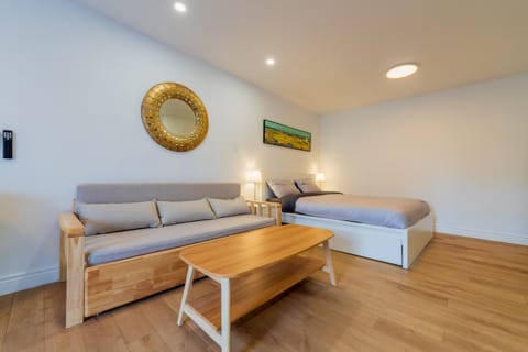 Photo of the whole room, Bedroom