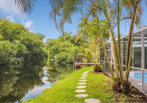 Spring, Day, Natural landscape, Garden, Garden, Garden view, Lake view, Pool view, River view