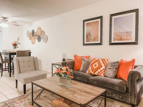 Affordable Retro Retreat 80s Townhome House in Tallahassee