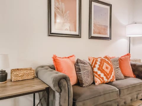 Affordable Retro Retreat 80s Townhome House in Tallahassee