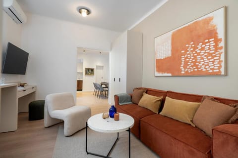 TV and multimedia, Living room, Seating area, air conditioner