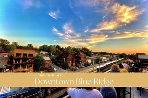 Launch Pricing, 5 BR with Crib, 6 mins to Blue Ridge Chalet in Blue Ridge Lake