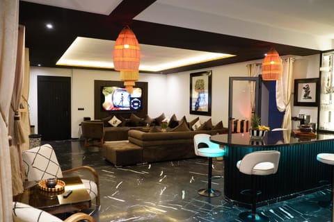 Night, TV and multimedia, Living room
