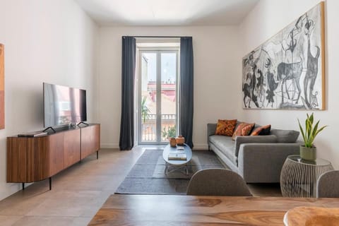 TV and multimedia, Living room, Seating area, Evening entertainment