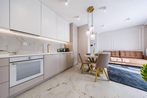 Kitchen or kitchenette, Living room, Seating area, Dining area, dishwasher, minibar, oven, stove