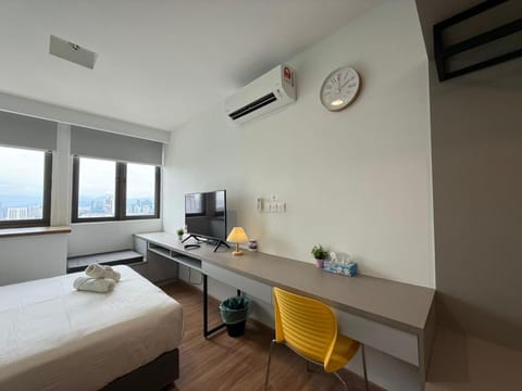 Bed, TV and multimedia, Photo of the whole room, Evening entertainment, Bedroom, air conditioner