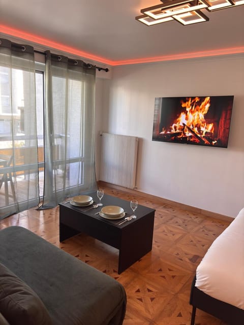 La Suite - tram access and private parking Apartment in Annemasse