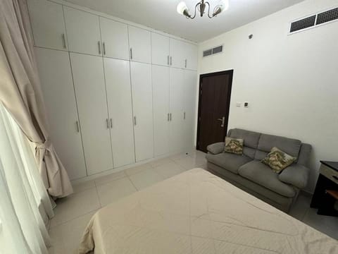 Big flat 3 bedrooms, in floor 15 full service Apartment in Al Sharjah