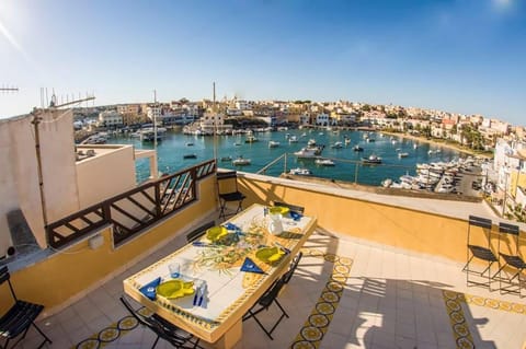 View (from property/room), Balcony/Terrace, City view, Landmark view, Sea view