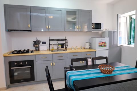 Kitchen or kitchenette, Dining area, toaster