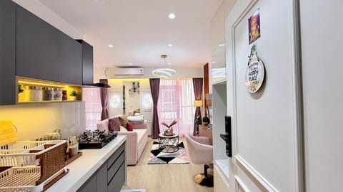 Kitchen or kitchenette, Living room