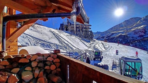 0med Spacieux appartement Les Menuires skis aux pieds Apartment in Les Allues