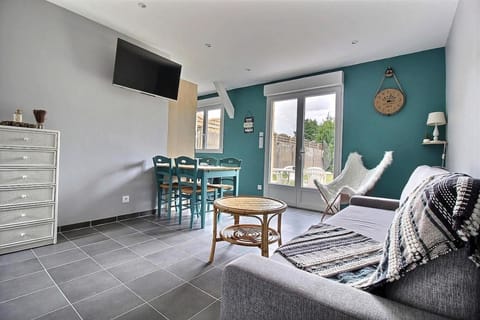 Communal lounge/ TV room, Living room, Dining area