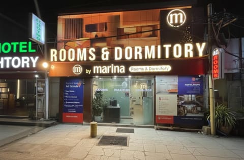 Facade/entrance, Logo/Certificate/Sign, Street view