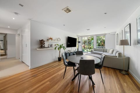TV and multimedia, Living room, Dining area, internet