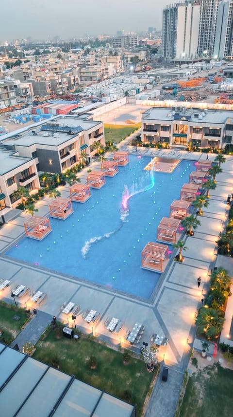 Bird's eye view, Location